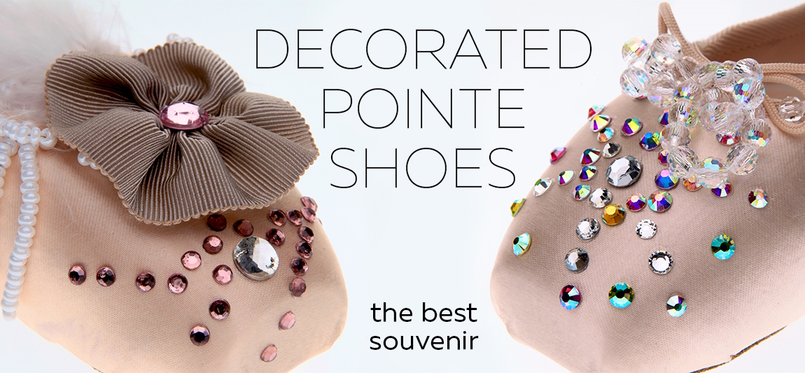 Decorated_pointe_shoes